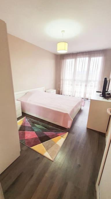 елегантен градски с обширна тераса Apartment Pernik